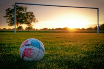 C罗下场？被网友发现点赞“FIFA腐败、想送梅西冠军”视频（配图示意）